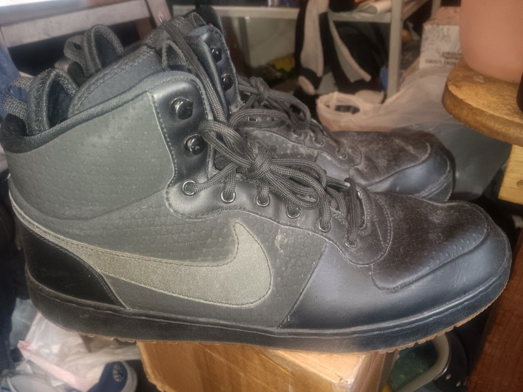 Nike Basketball Shoes SIZE 15