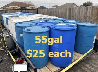 Barriles tanks barrels 55 Gal  located in elsa los tengo en elsa $25 each cada uno