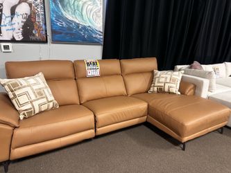 Stunning leather sectional! $1899 🚨🔥 More colors available!