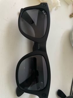 Meta glasses gen 1 and 2 no case both are charged