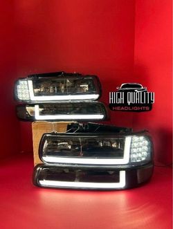 Chevy Silverado 1999-2002 headlight