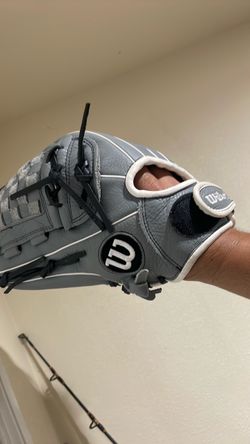 Sirens A500 Wilson baseball glove 12 inches glove goes on the right hand new.