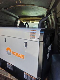Hobart Champion Elite 225 Engine-Driven Stick Welder Generator - 225A DC, 10,000W Peak Power, Vanguard 23 HP Gas Engine, Electric Start, Model #500580