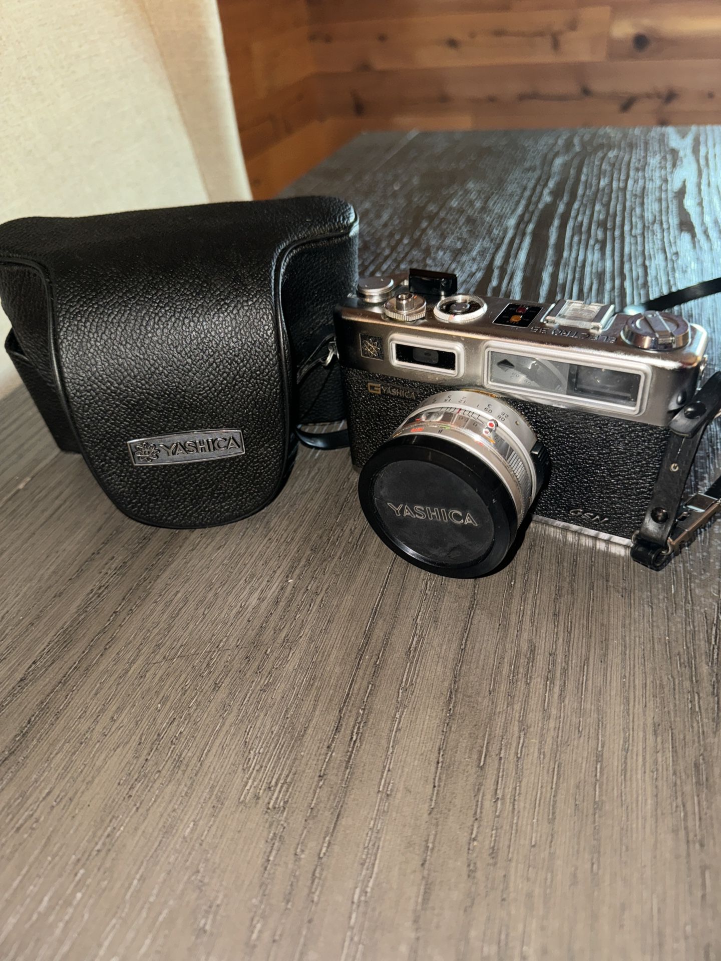Yashica Electro 35 GSN Yashinon 45mm 1.7 Lens Vintage 35mm Rangefinder Film Camera. Original case 