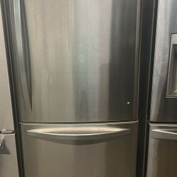 Kenmore Bottom Freezer Refrigerator 