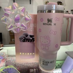 Hello Kitty Pink Stanley- 24pc Makeup Brush Set