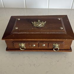 Man’s vintage jewelry box
