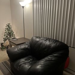 Black Single Seater Leather Couch 