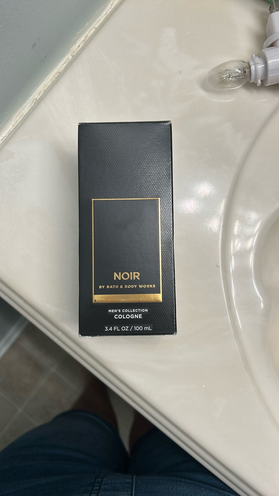 Noir Cologne Bath And body Works.