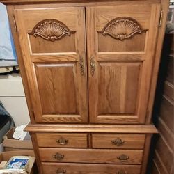 Dresser - Broyhill Premier Collection Oak Dresser