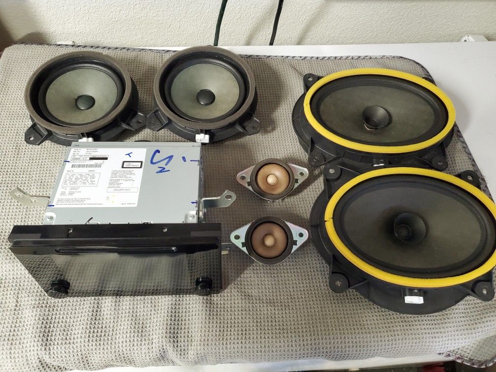 2017 Toyota Tacoma Head Unit And Speakers LIKE NEW