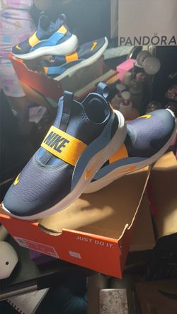 FLEX RUNNER 4 NIKE SHOES
