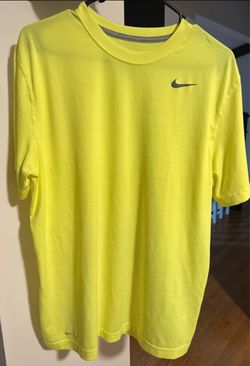 Nike dri-fit neón green. Large