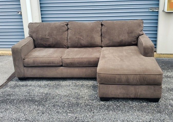 Gray Sectional W/reversible Chaise 