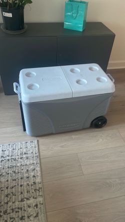 Large Rubbermaid Cooler