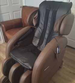 Kahuna zero gravity massage chair great working condition