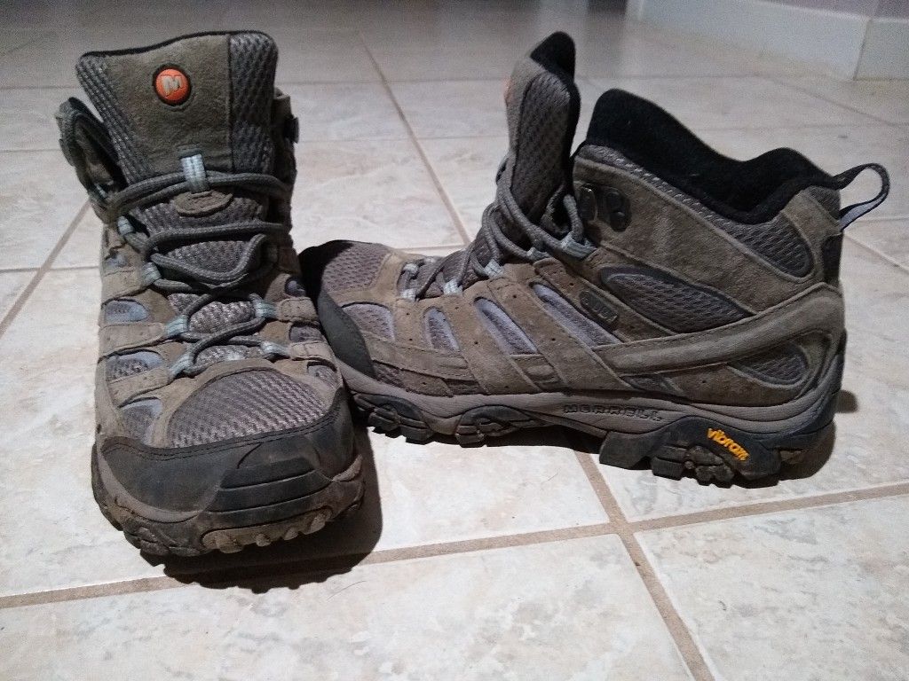 Merrell sz 9 women's hiking boots