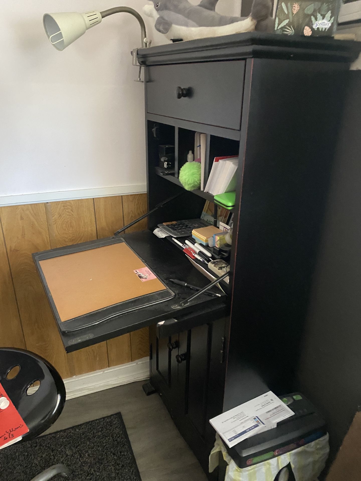 A Very Cute Secretary Desk