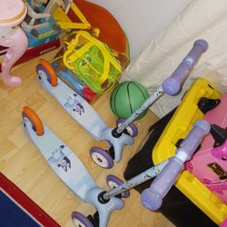 2 Like New Bluey Toddlers Scooters 10 Each Paid 38 Each