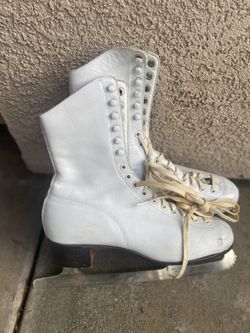 Selling A Pair Of Ice Skates Size 7.5 , made in Canada, Hyde athletic shoes still in good condition  Asking $35