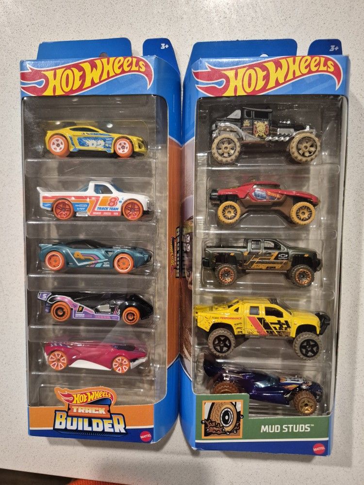 2 Hot Wheels Packs -Track Builder & Mud Studs