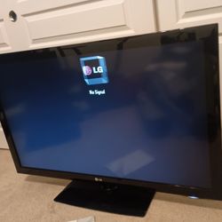 47 Inch LG HD LCD TV
