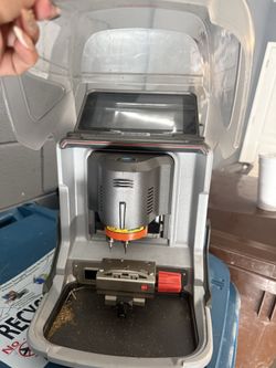 Key-cutting machine