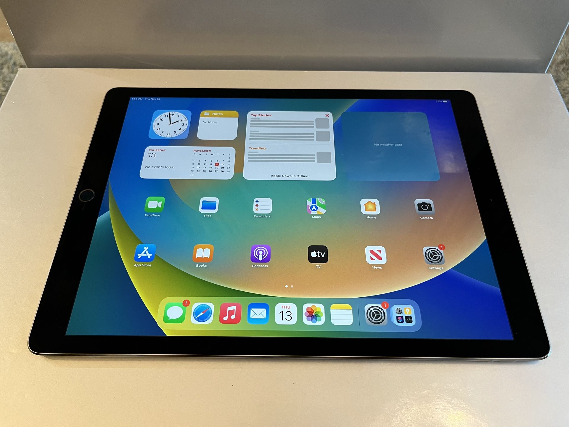 Apple iPad Pro Tablet 12.9” A1584 256GB iOS 16 w/ Charger - $225