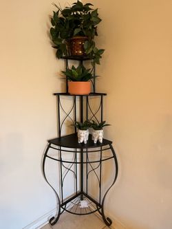 Black Metal 4-Tier Corner Plant Stand
