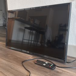 LG Smart TV 32”