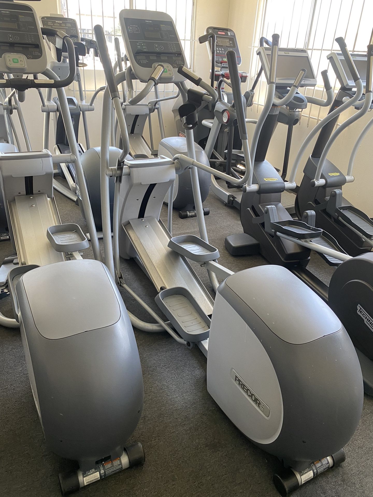 Precor EFX 556i Navy Elliptical, Adjustable Incline Gym Equipment