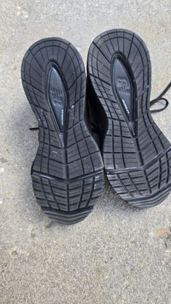 Women's New Balance non-slip shoes - size 9