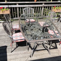 Clear Glass Table And Chairs (patio Set)