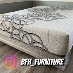 Queen Size Sky Comfort Bamboo Hybrid Cooling Gel Memory Foam Mattress and Boxspring 