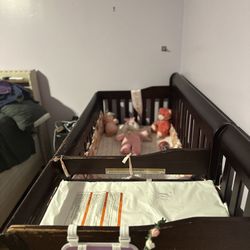 Crib With Changing Table And Drawers