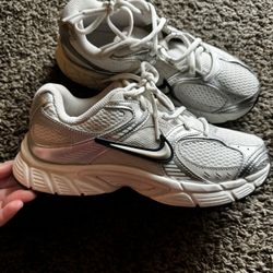 Women’s Nike V5 RNR