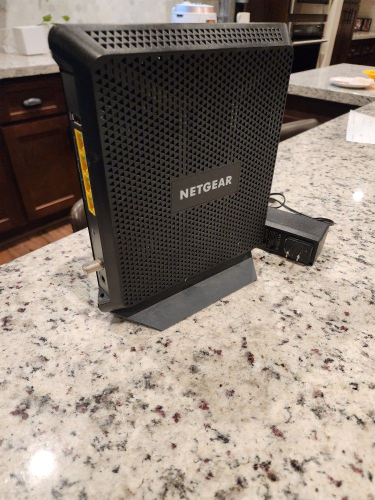 NETGEAR Nighthawk Modem Router Combo C7000-Compatible with Cable Providers Including Xfinity by Comcast, Spectrum, Cox,Plans Up to 600Mbps | AC1900