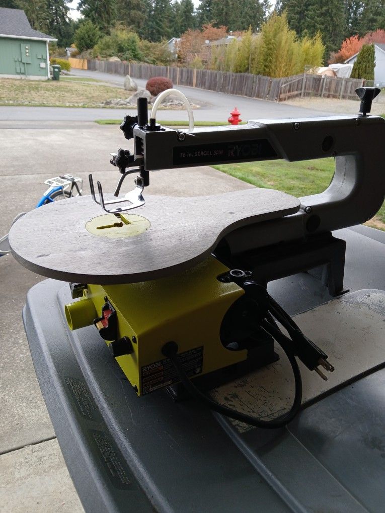 Robin 16in. Scroll Saw