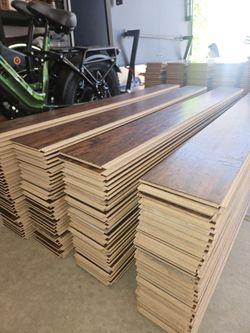 300ft Of Beautiful 12mm Thick Quality Laminate Floors