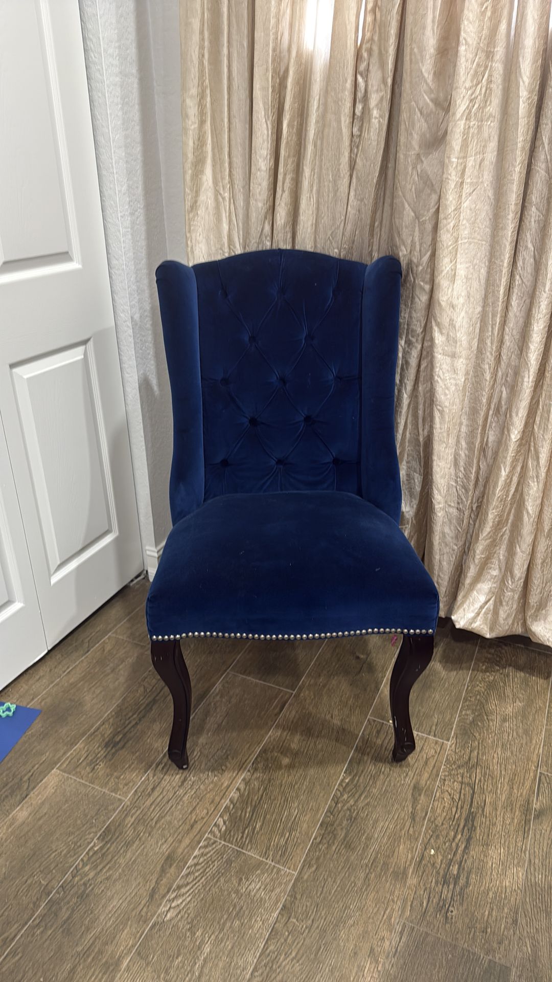 Z gallery chair - good condition