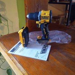 DeWalt 20 V New Atomic. Drill Driver.  1/2".  W/ Battery.  2.0 AH Lithium 