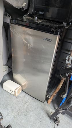 **FREE - Arctic King 3.3 Cu. Ft. Mini Fridge (Needs Gasket & Cleaning)**
