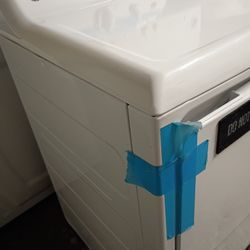 GE Dryer. New. Scratch & Dent Special. 