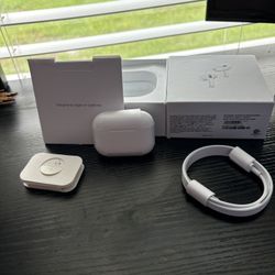 Apple AirPods Pro with MagSafe Charging Case