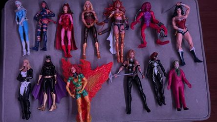 Lot of 12 female comic book super hero’s & villains 1:12 scale action figures