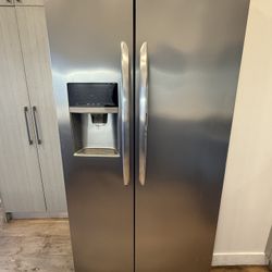 Refrigerator 