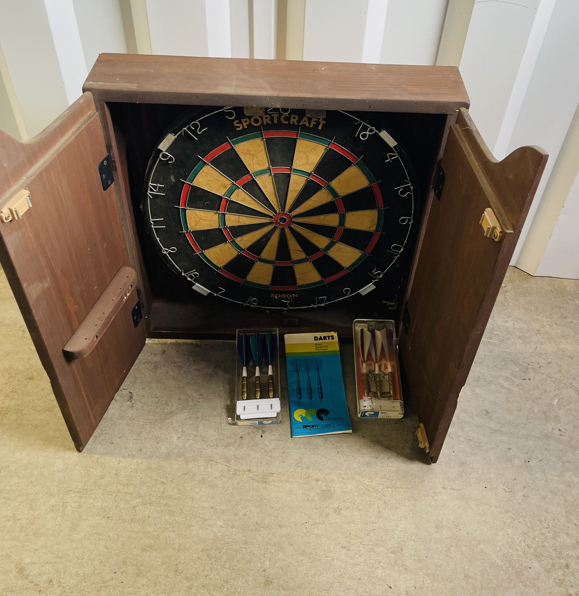 Vintage Sports Craft Nodor Dart Board with Wooden Case