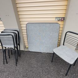 Folding portable poker display table