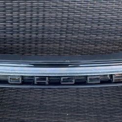 2019 2020 2021 2022 2023 2024 Porsche Macan GTS Rear Center Tail Light Black Type OEM 95B945208N