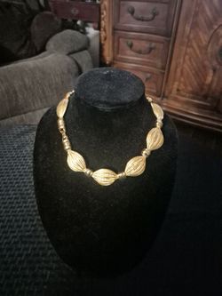 Gold tone, metal necklace.